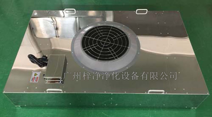 不銹鋼FFU廣泛應(yīng)用于電子、醫(yī)藥、生物工程、食品、化妝品等行業(yè)，如半導(dǎo)體生產(chǎn)線、藥品生產(chǎn)車間、實驗室、手術(shù)室等，為各類潔凈室提供穩(wěn)定的空氣潔凈度保障。