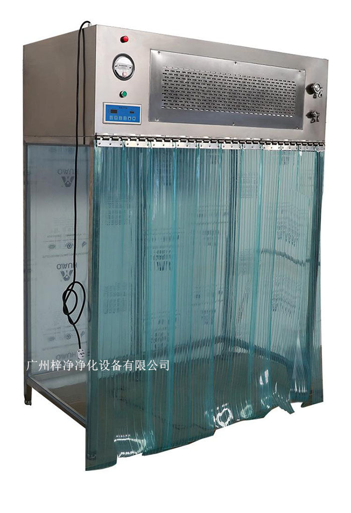 百級(jí)潔凈層流罩它主要由箱體、風(fēng)機(jī)、初效空氣過濾器、高效空氣過濾器、阻尼層、燈具等組成。